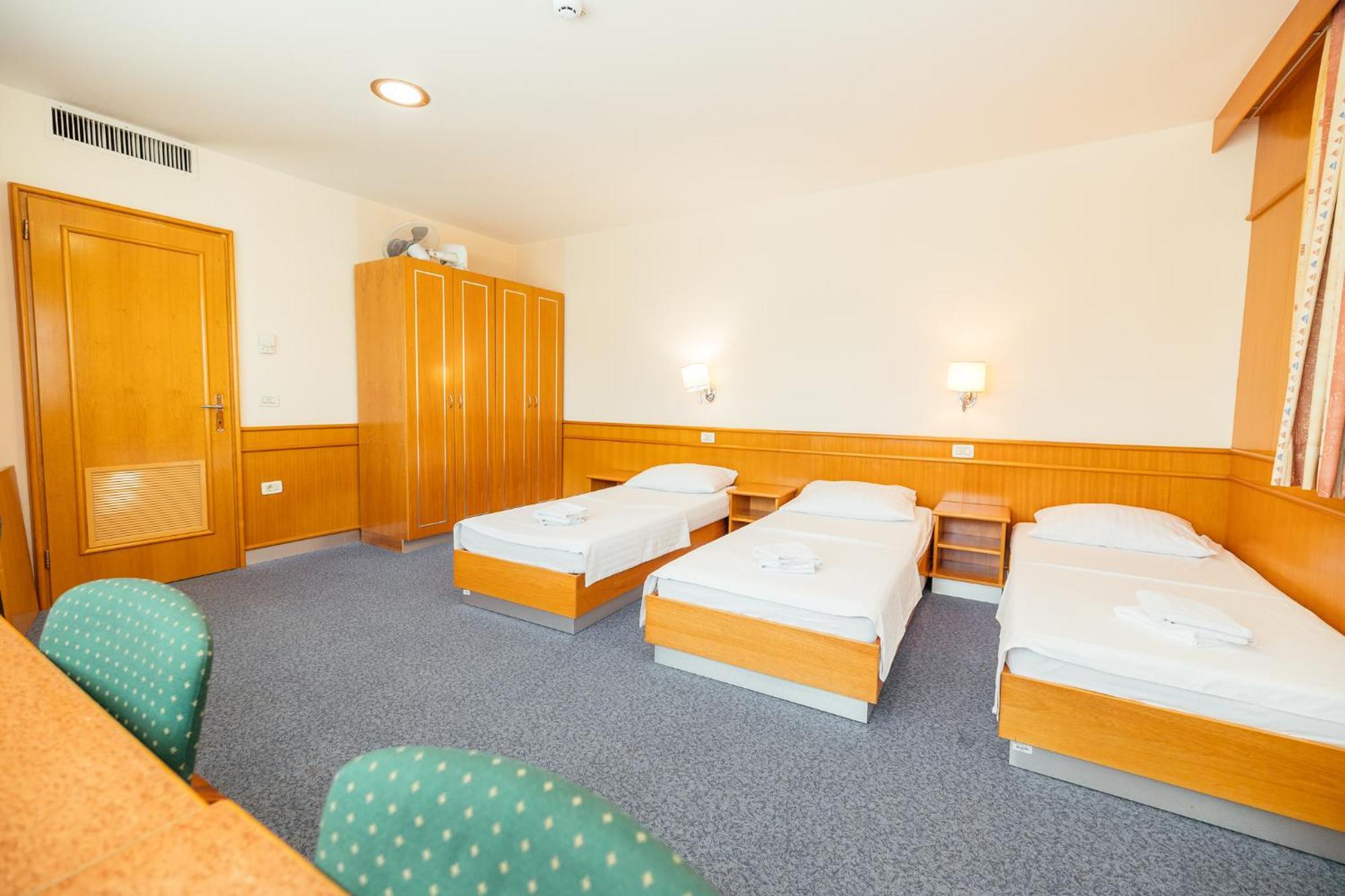 Motel Barka โคเปร์ ภายนอก รูปภาพ