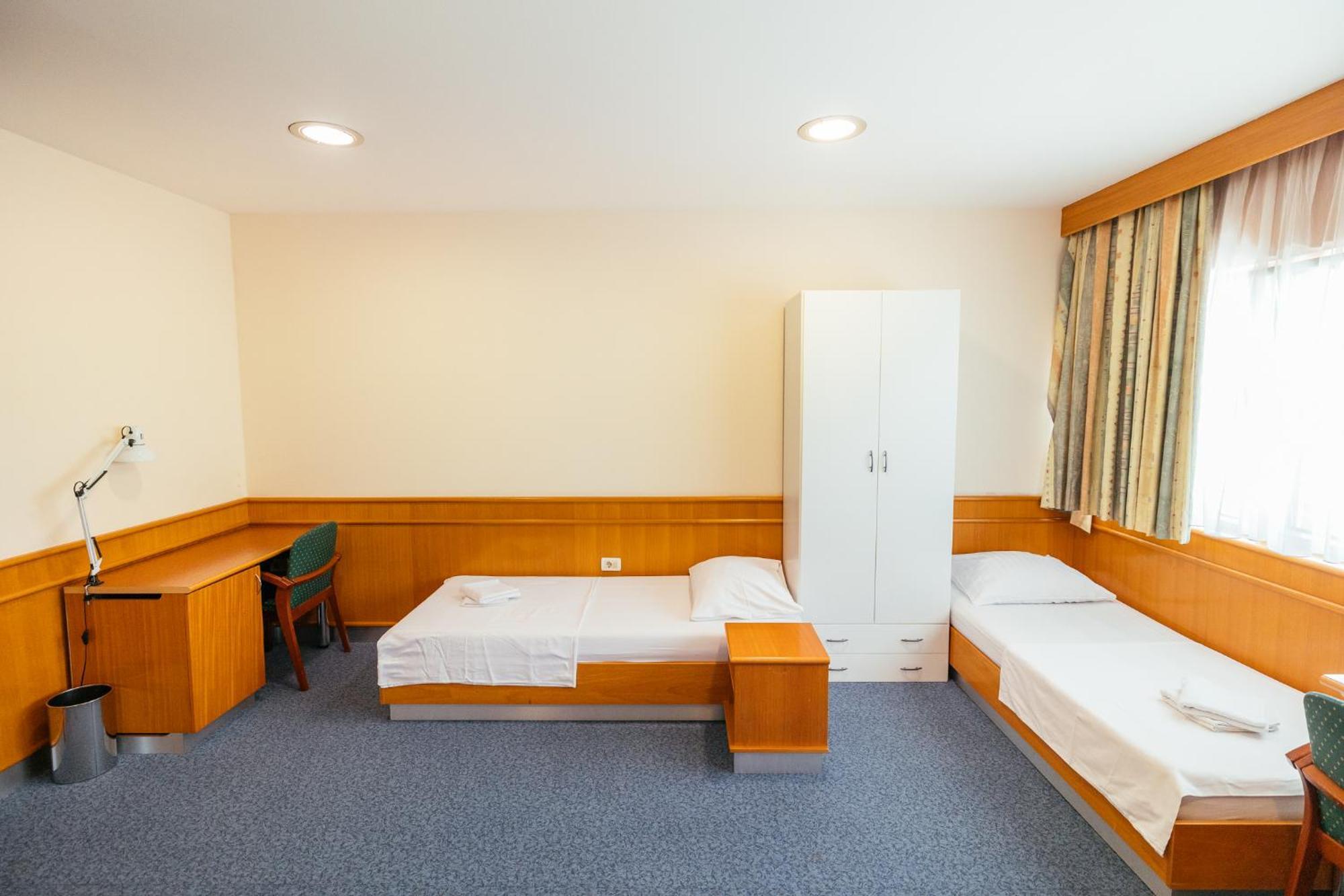 Motel Barka โคเปร์ ภายนอก รูปภาพ